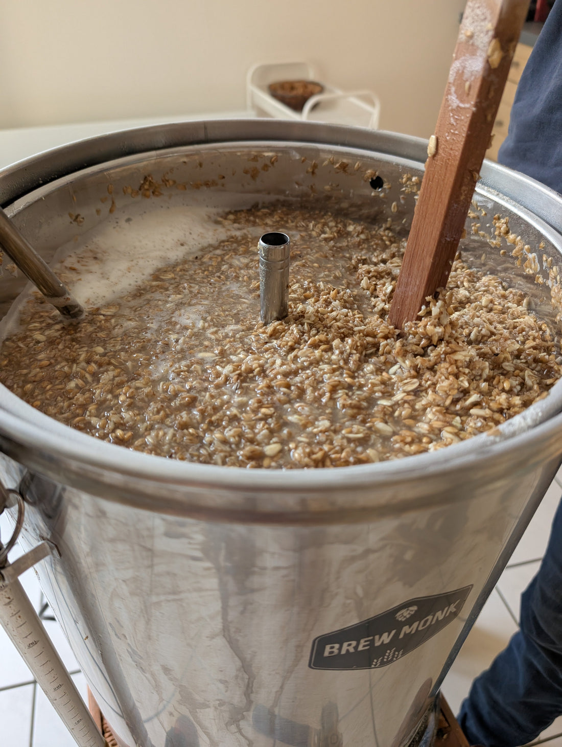 Comment brasser sa propre bière à la maison : le guide complet pour débuter le brassage amateur - La Bulle Bizarre